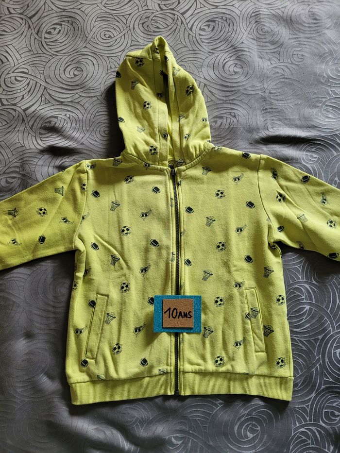 Gilet zippé à capuche