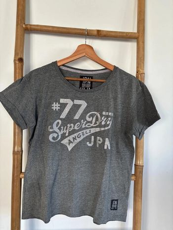 t-shirt gris à paillettes argentées