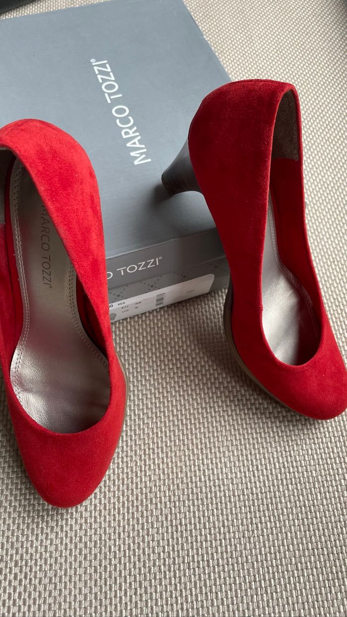 Escarpins en dain rouge à talons 39 Marco tozzi - photo numéro 2