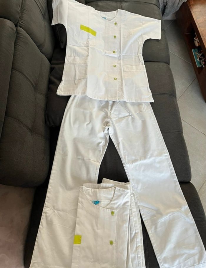 Tenu aide soignante - photo numéro 2