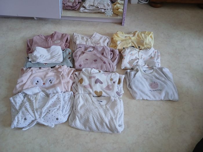 Lot de 11 pyjamas