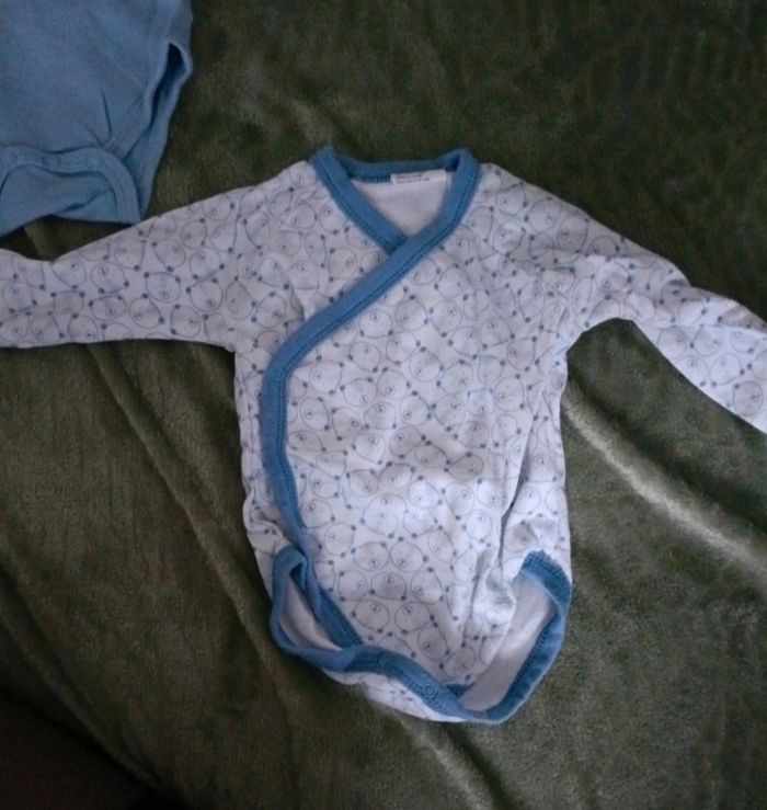 Lot bodies 3 mois - photo numéro 4