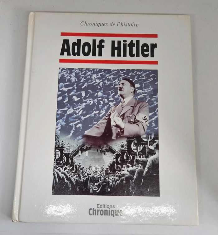 "Chroniques de l'histoire. Afolf Hitler".
Éditions Chronique.
162 pages.
ISBN : 2.905969.79.2