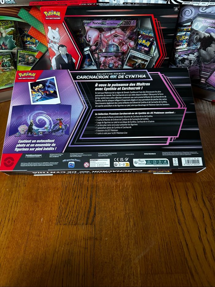 Pokémon coffret Carchacrok Ex de Cynthia - photo numéro 2