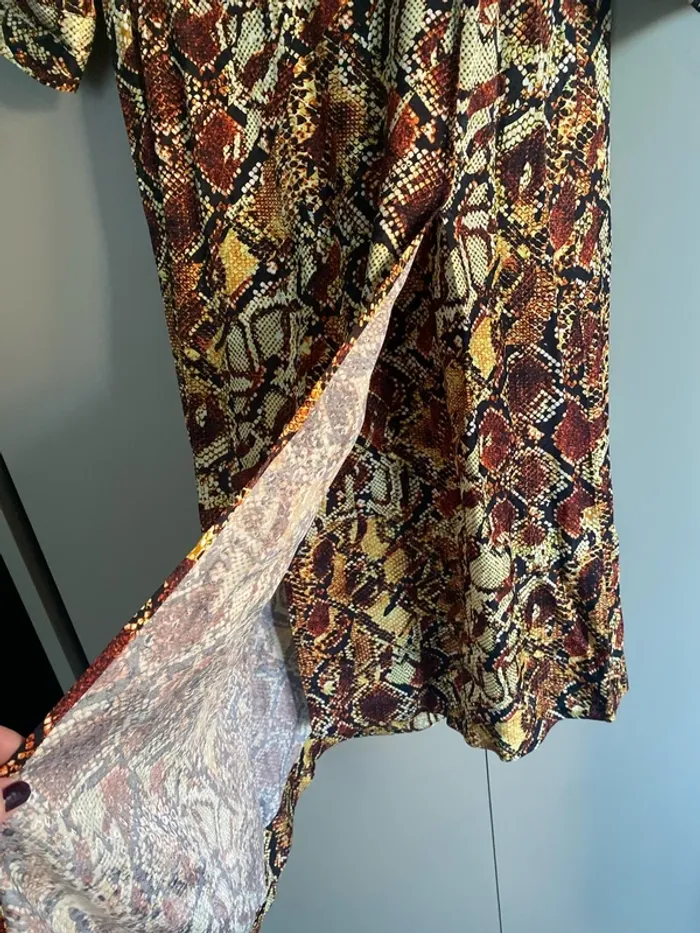 Très jolie robe longue imprimé « serpent » NEUVE - photo numéro 4