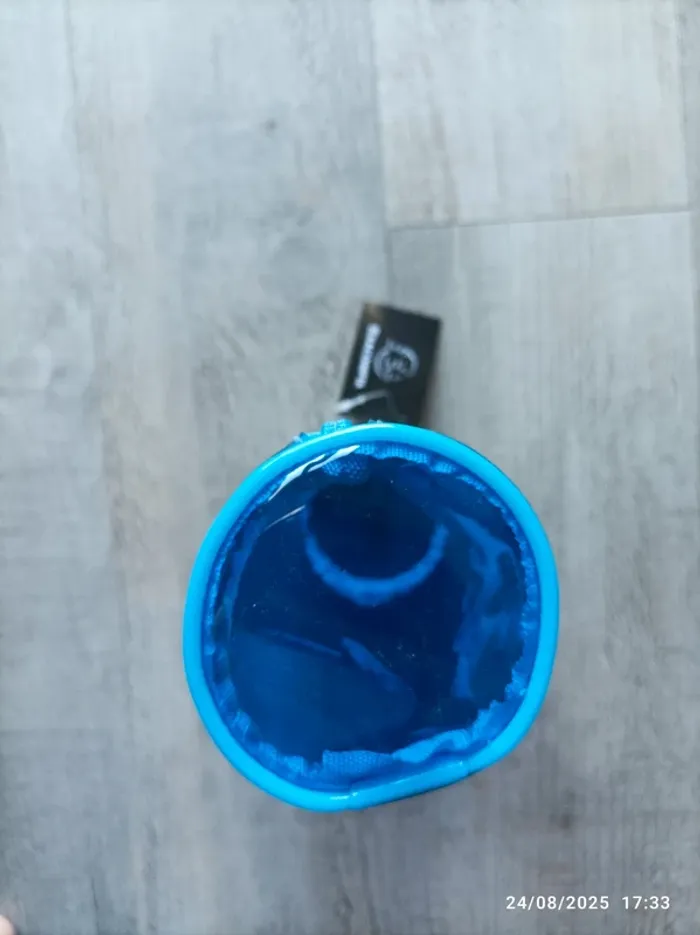 Trousse translucide bleue - photo numéro 3