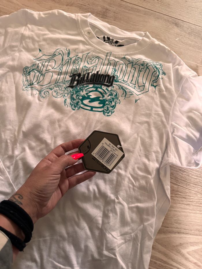 T-shirt manches longues neuf. Avec étiquette. - photo numéro 3