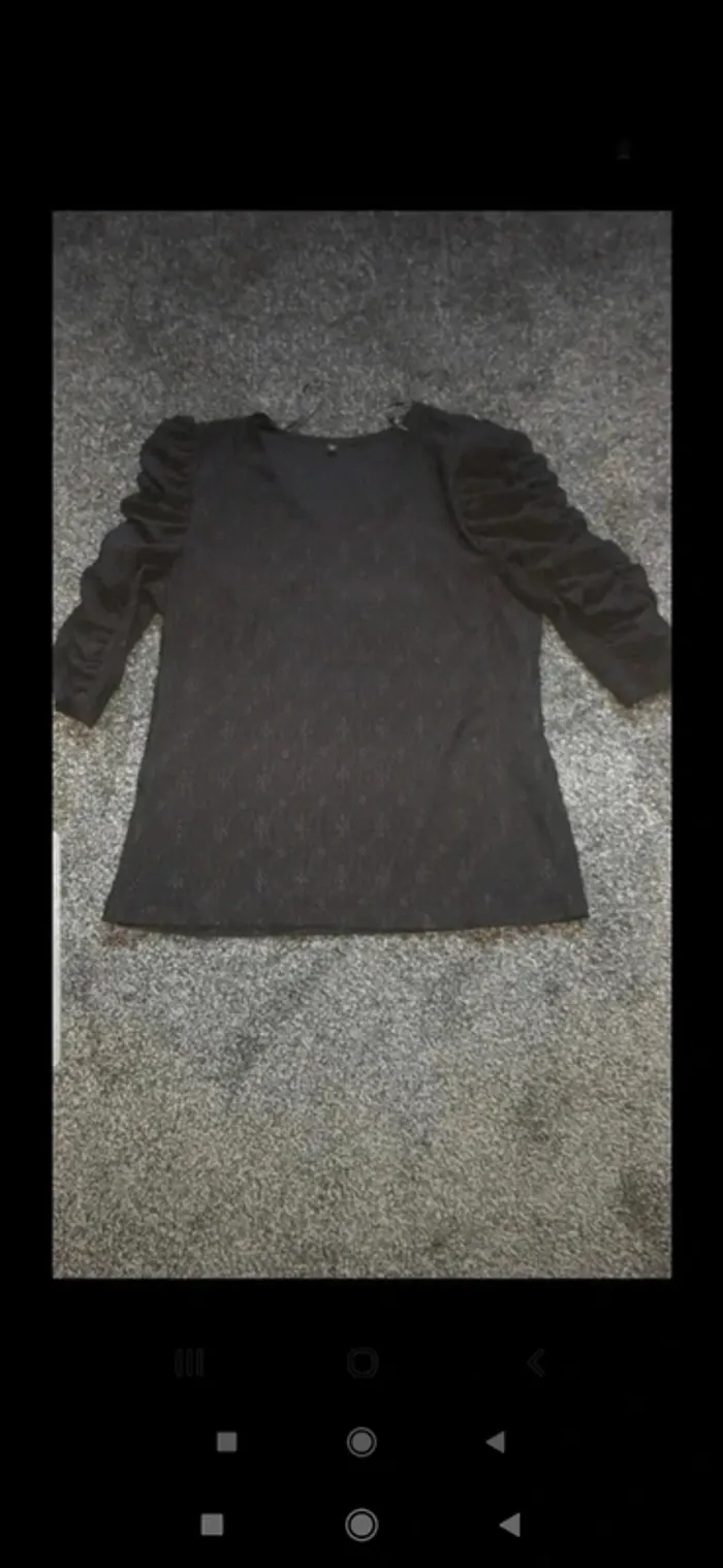Haut /blouse /top /tee shit femme taille M
Noir