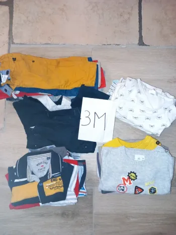 Lot 26 vêtements automne hiver garçon 3 mois