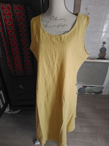 Robe moutarde sans manche