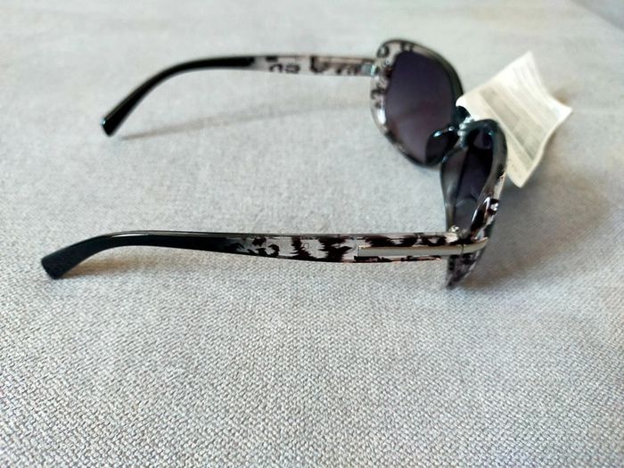 Lunettes de soleil œil de chat noir et écaille - photo numéro 3