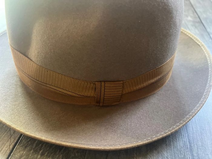 Chapeau vintage taille sur photo - photo numéro 12