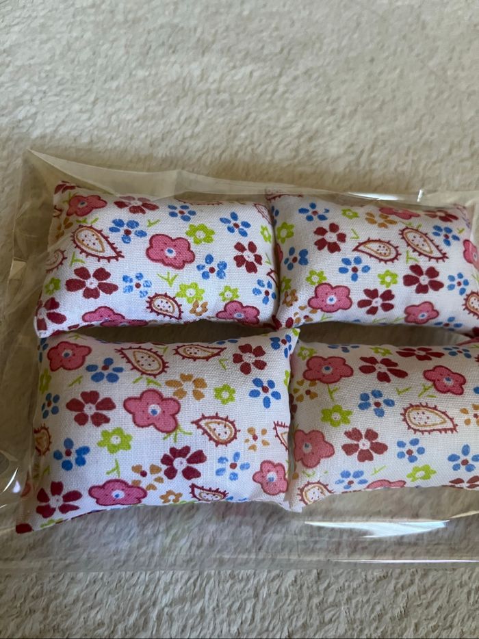 Lot 4 coussins pour barbie Neuf - photo numéro 2