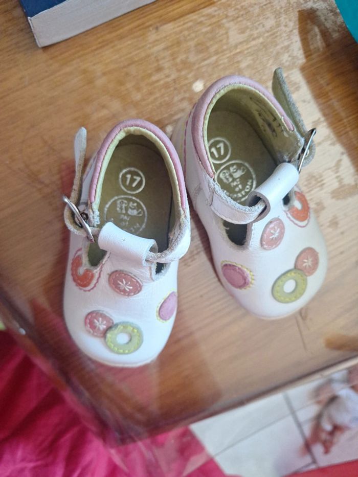 Première chaussure t17 - photo numéro 2