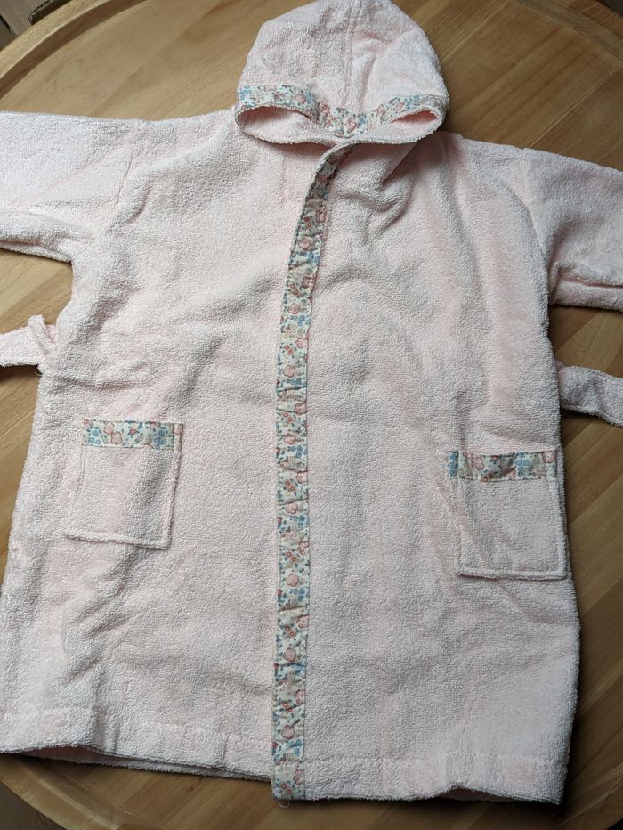 Peignoir Cyrillus en éponge et tissu liberty rose 4 ans