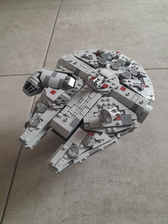 Set Lego Star Wars Millenium Falcon 75375 - photo numéro 2
