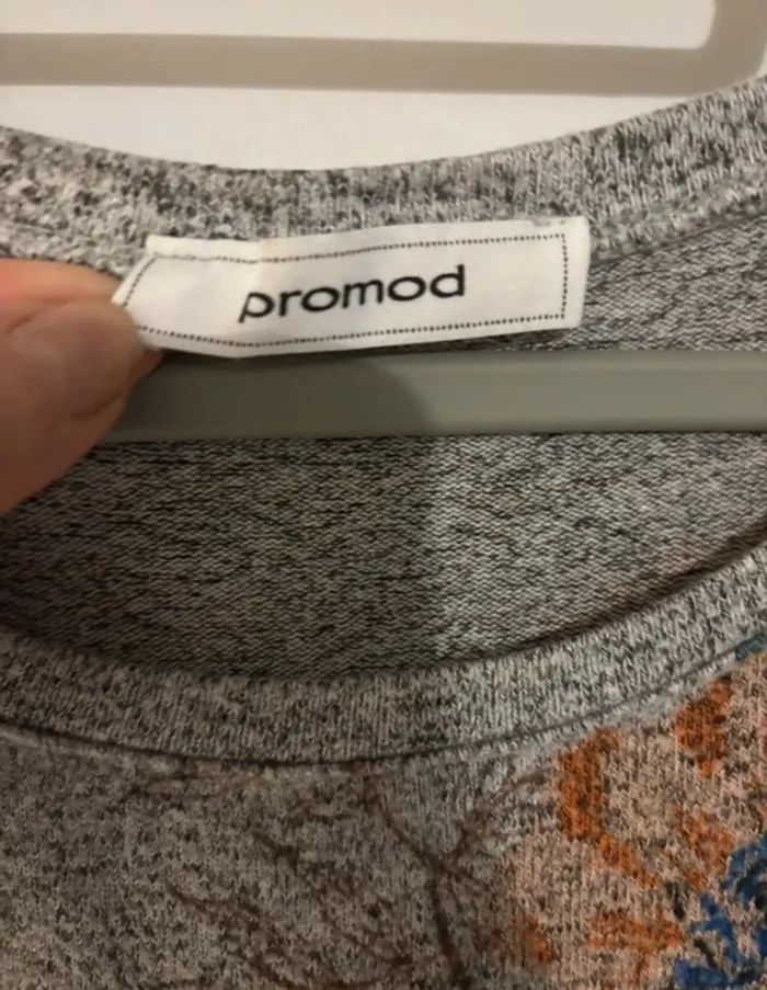 Jolie pull gris à fleur Promod taille 38-M très bon état - photo numéro 3