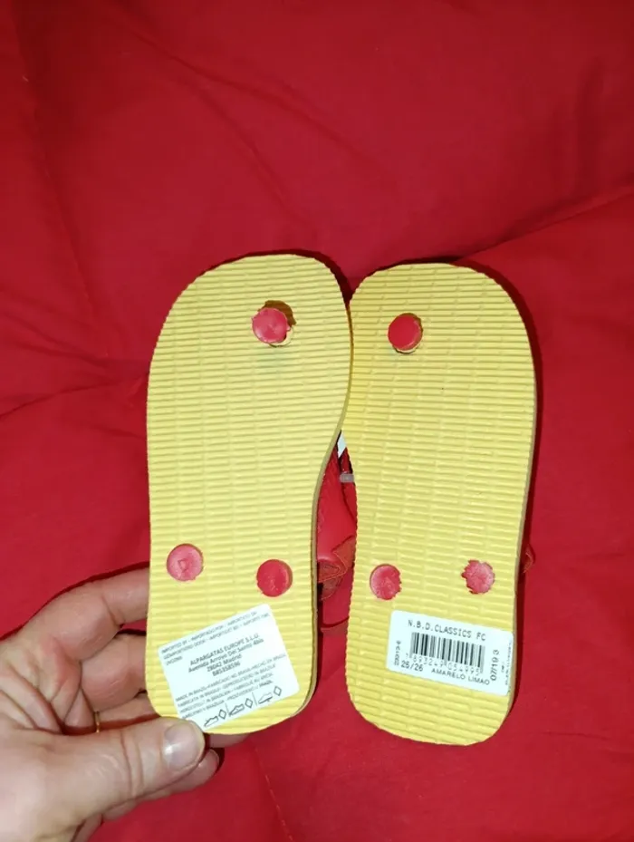 Tongs de plage enfant thème Disney Mickey de chez Havaianas taille 25/26 neuves avec étiquette - photo numéro 5