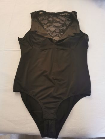 Body dentelle rougegorge