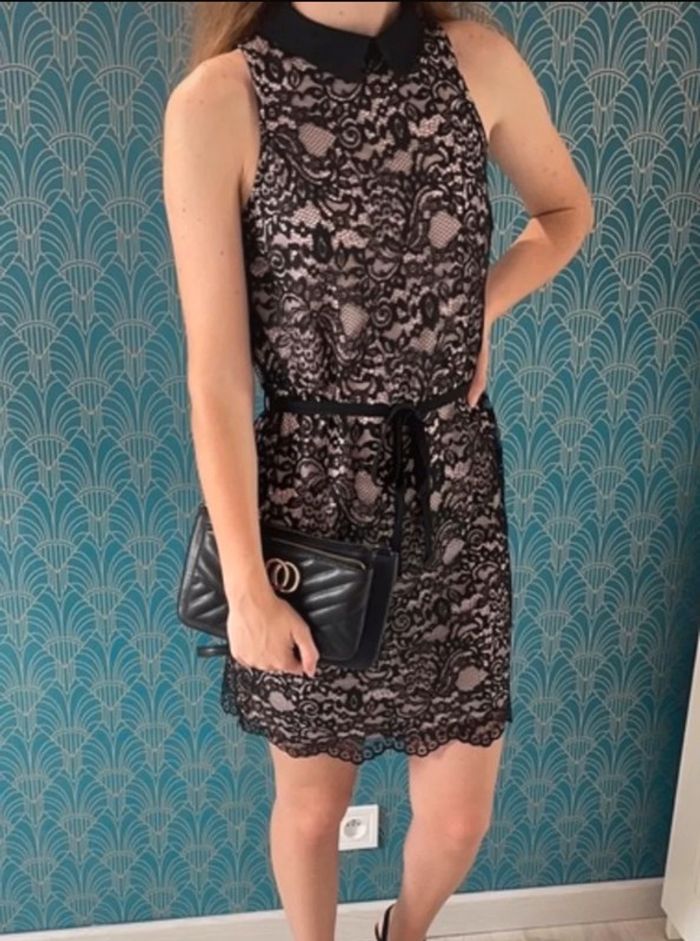 Robe dentelle sans manches
