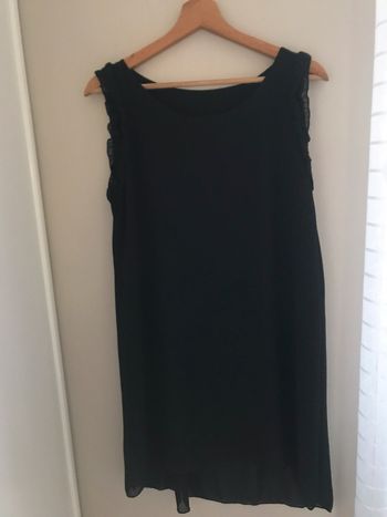 Robe asymétrique sans manches noires
