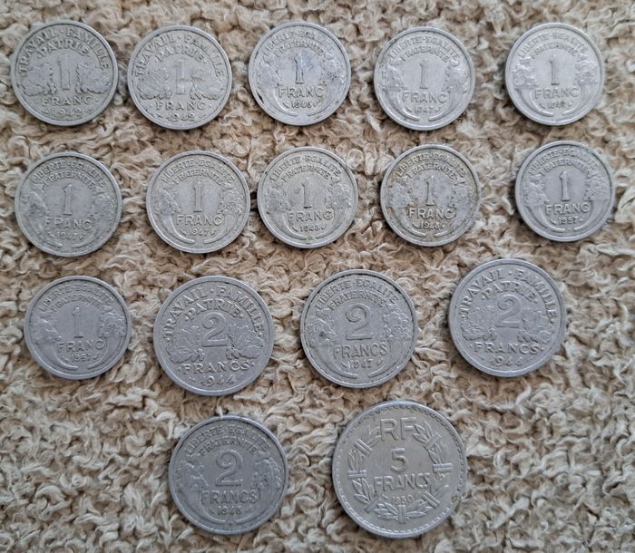 Lot de 16 anciennes pièces de monnaie en alu de 1942 à 1957
