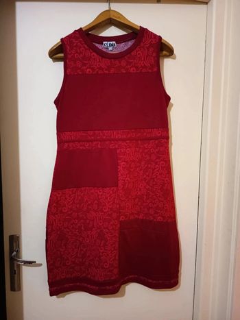 Robe sans manches. En maille légère. Marque Keawa.