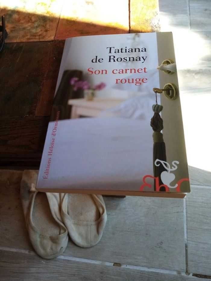 Son carnet rouge