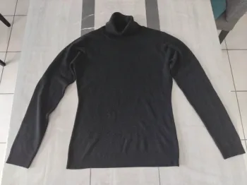 Pull noir