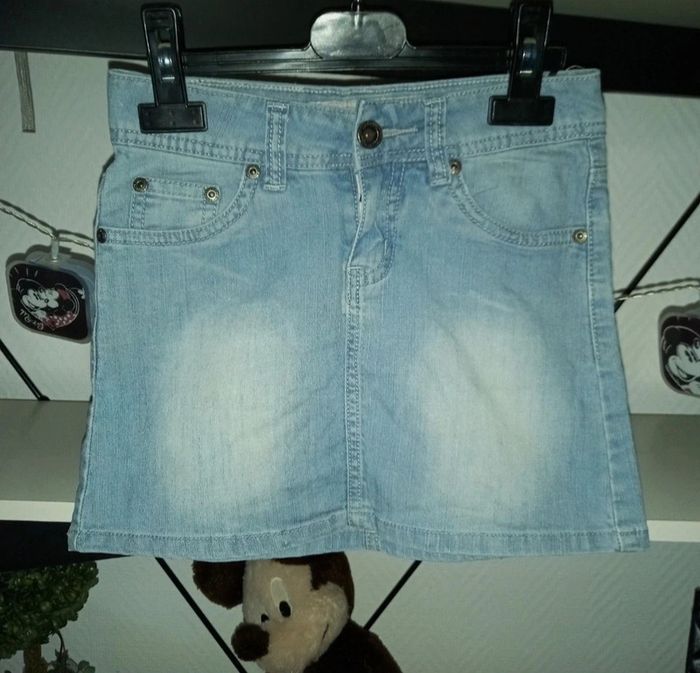 Jupe en jean 8 ans Très bon état