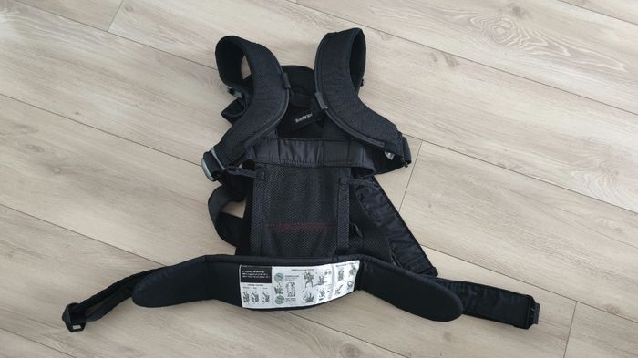 Porte bébé ergonomique BabyBjorn modèle we air en mesh respirant - photo numéro 2