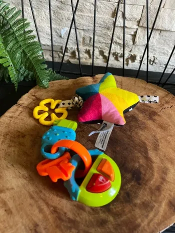 Deux petits jouets bébé - Naissance