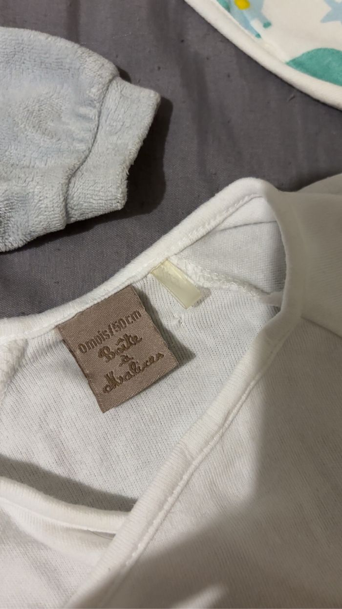 Pyjama + body TBE - naissance - garçon - boîte à malice + bavoir offert - photo numéro 4