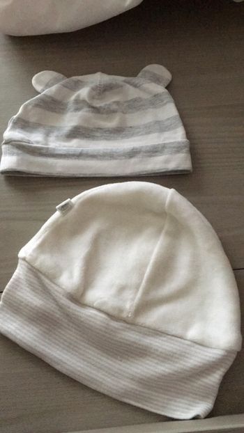 Lot de deux bonnets 6/12 mois