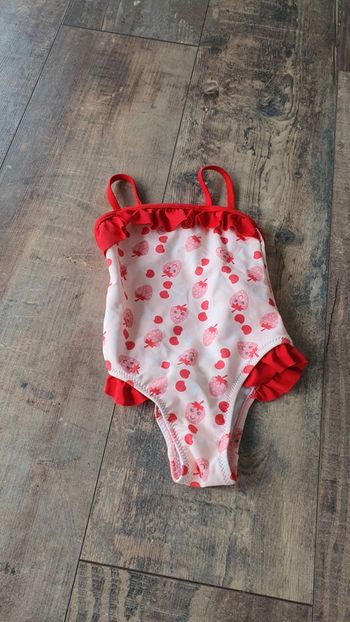 Maillot de bain u tout petit  12 mois en très bon état
