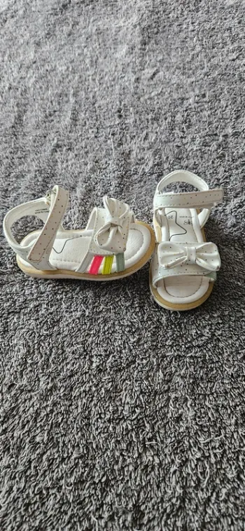 Chaussure ouverte taille 20