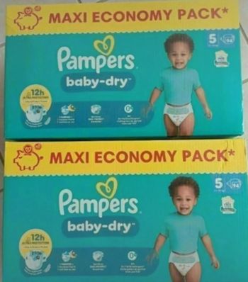Deux cartons de couches Pampers taille 5 normal