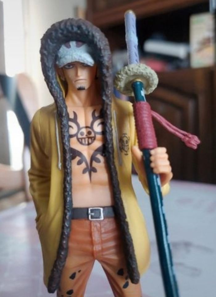 Figurine one piece trafalga law officielle - photo numéro 9