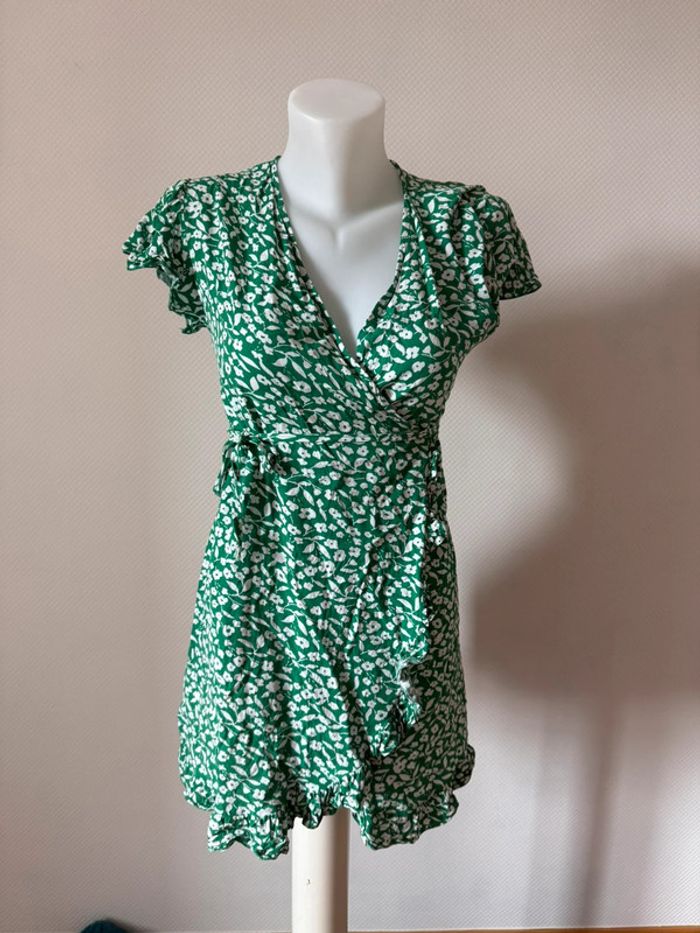 Robe verte en très bon état taille S flamant rose