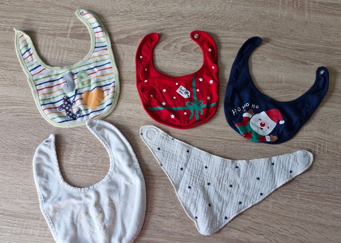 Lot de 5 petits bavoirs premier âge