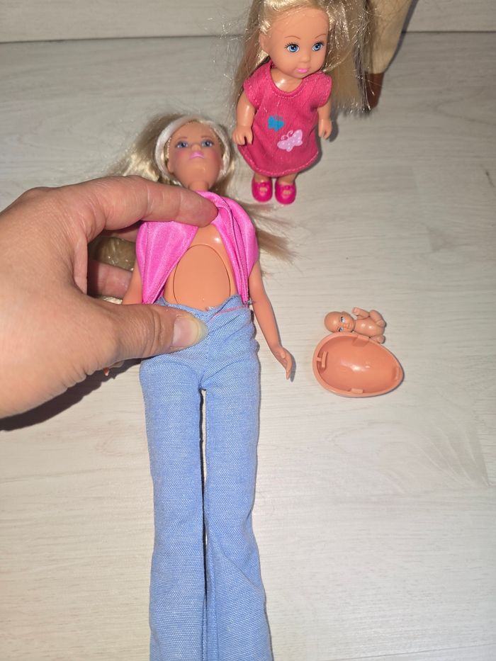 Couple barbie enceinte et petite fille - photo numéro 4