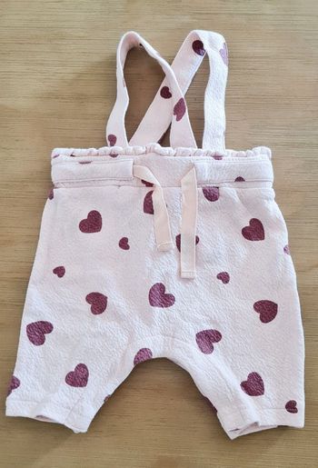 Pantalon à bretelles petits coeurs