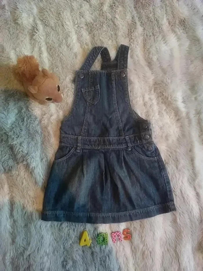 Robe salopette en jean 4ans - Kiabi-2 vêtements achetés le 3ème offert