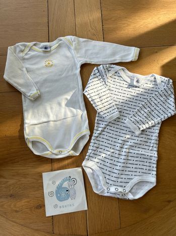 Lot mixte  2 bodies Taille 6 Mois Petit Bateau