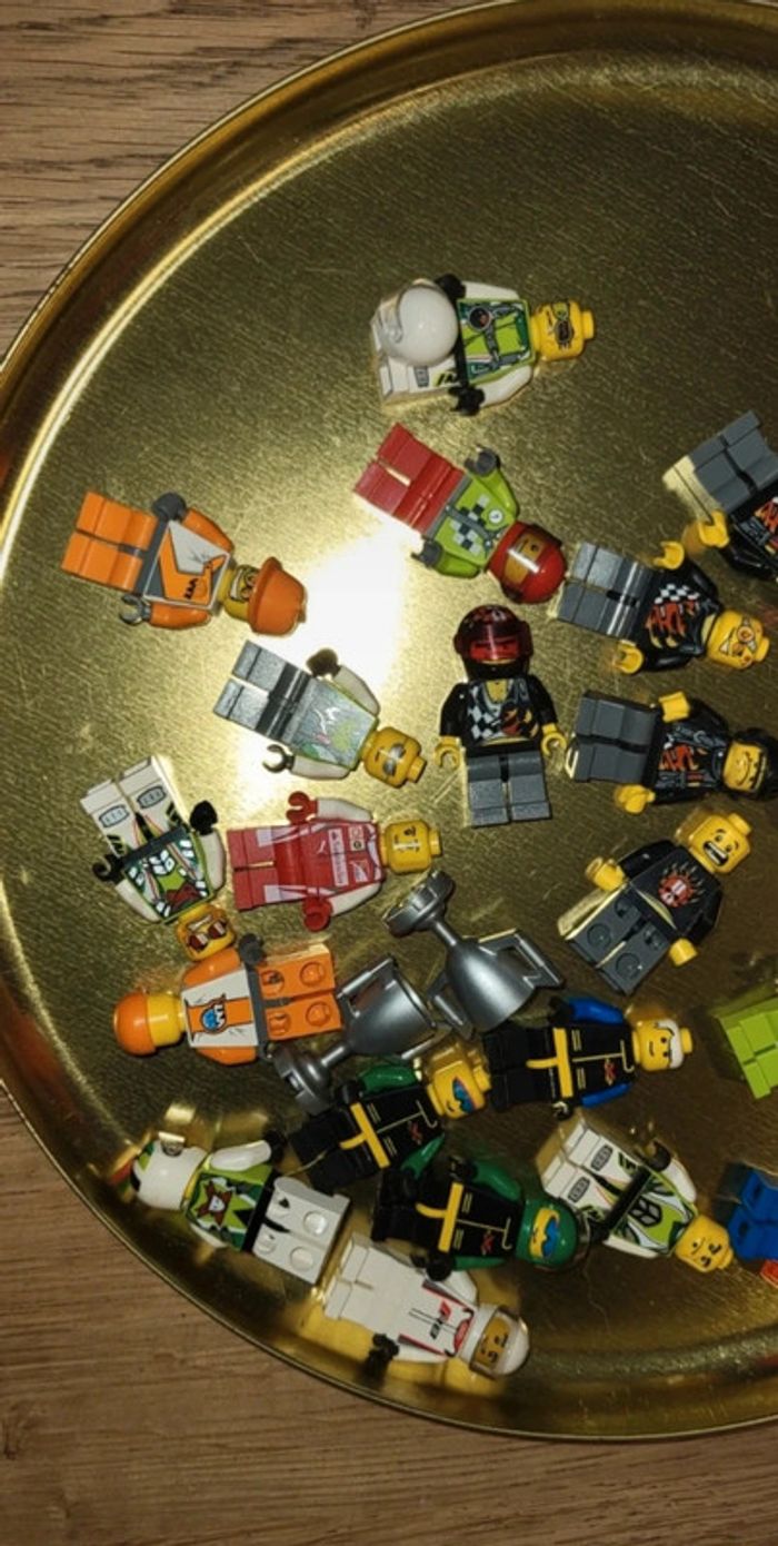 Lot 20 figurines Lego circuit - photo numéro 3