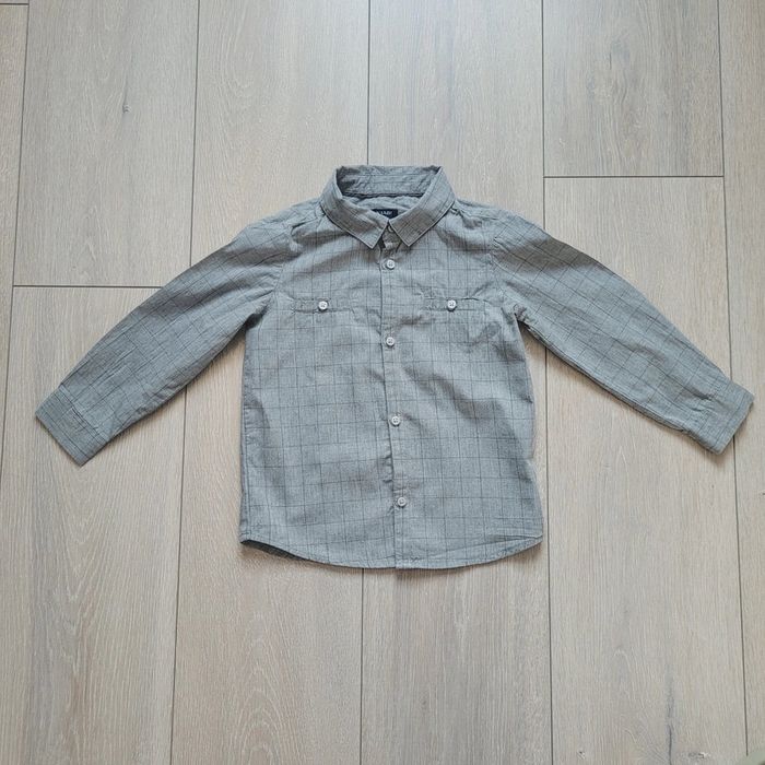 Chemise grise clair à carreaux. Garçon 3 ans. Marque Kiabi