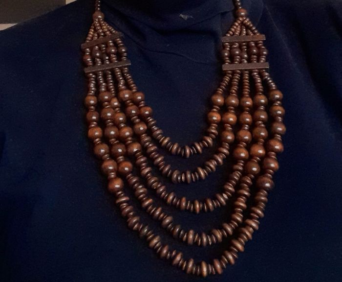 Collier Africai  en bois