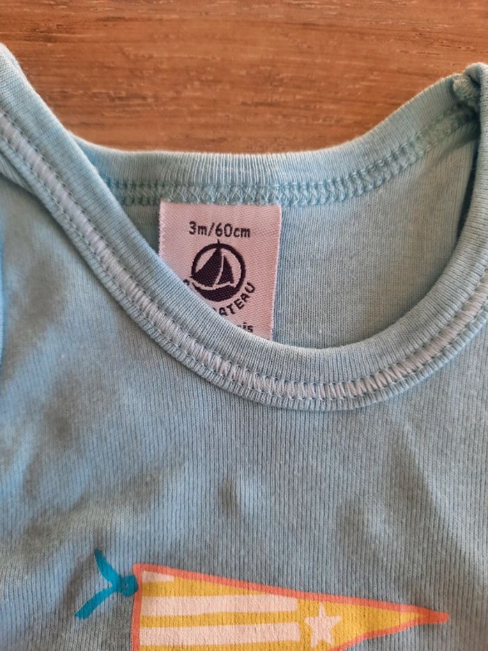 Lot 3 bodies Petit Bateau sans manches 3 mois ou 60 cm - photo numéro 4