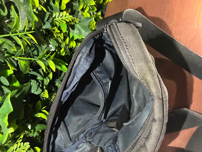 🐊 sacoche lacoste - 3 poches (occasion) 🐊 - photo numéro 3