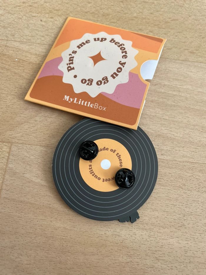 Pin’s seventees - photo numéro 3